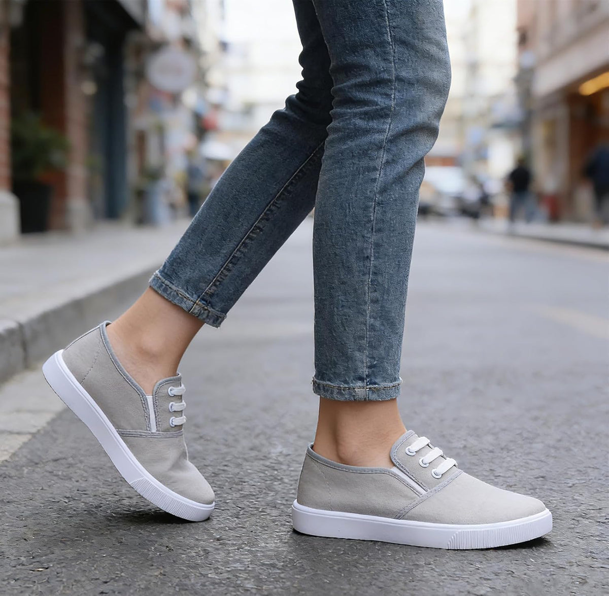 Canvas Tennis Shoes for Women Low Top Casual White Black Sneakers for Women Slip on Fashion Comfortable Walking Shoes