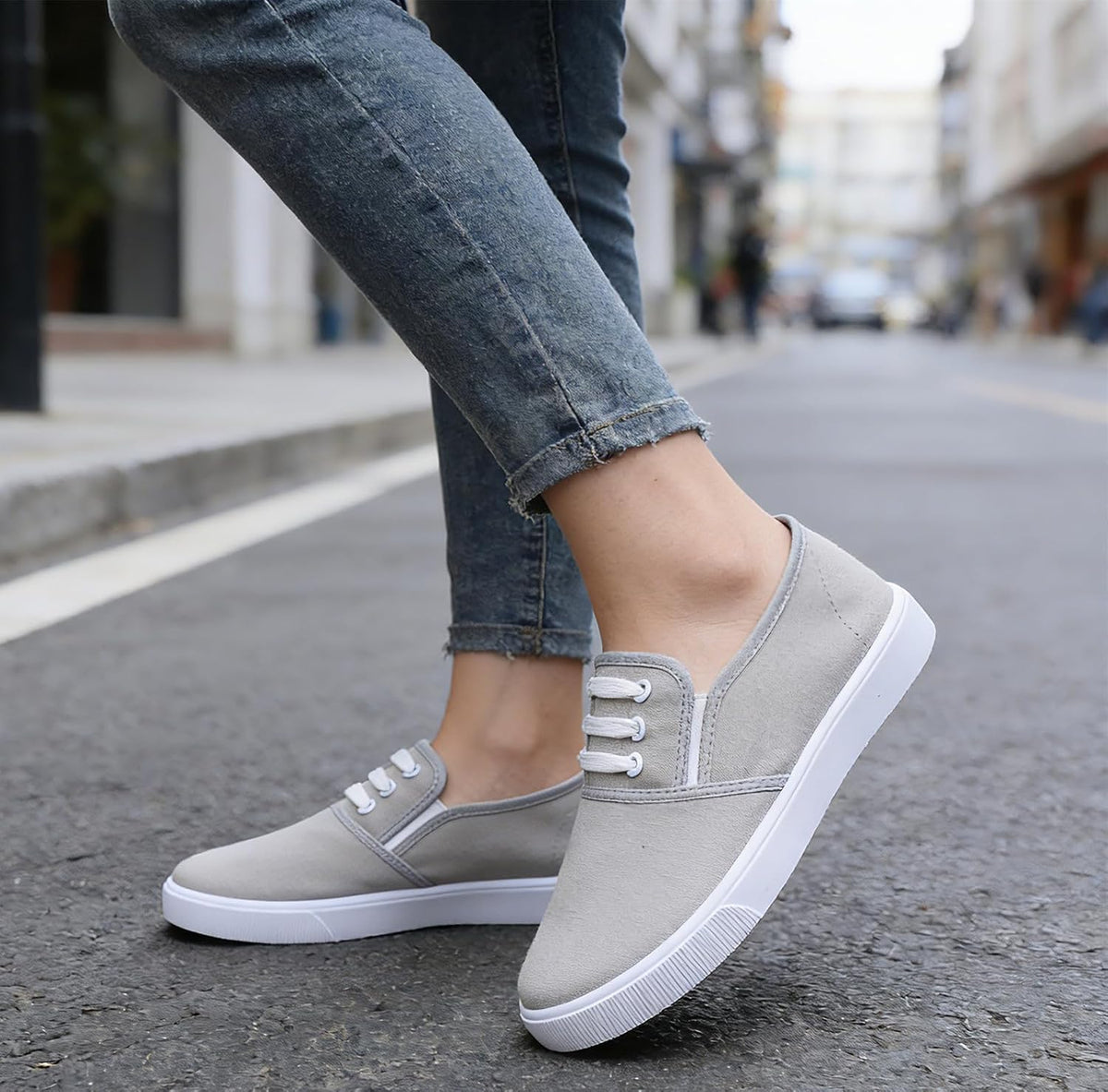 Canvas Tennis Shoes for Women Low Top Casual White Black Sneakers for Women Slip on Fashion Comfortable Walking Shoes
