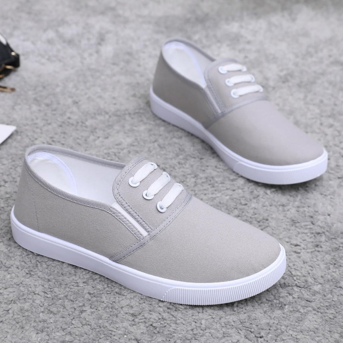 Canvas Tennis Shoes for Women Low Top Casual White Black Sneakers for Women Slip on Fashion Comfortable Walking Shoes