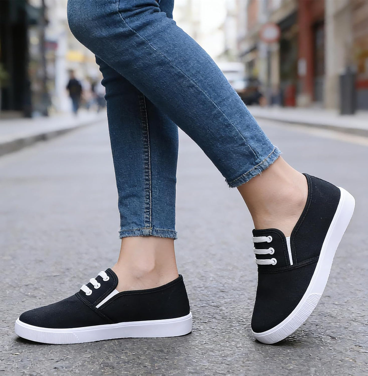 Canvas Tennis Shoes for Women Low Top Casual White Black Sneakers for Women Slip on Fashion Comfortable Walking Shoes