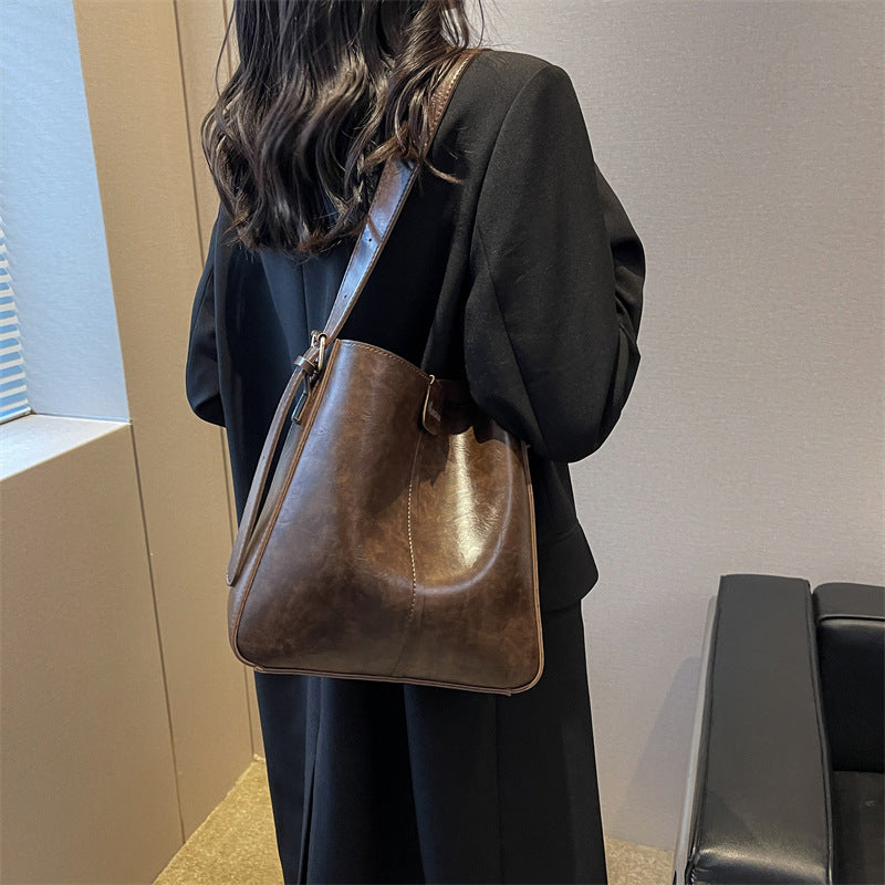Women's Large-Capacity Bucket Crossbody Bag - Autumn and Winter Shoulder Handbag