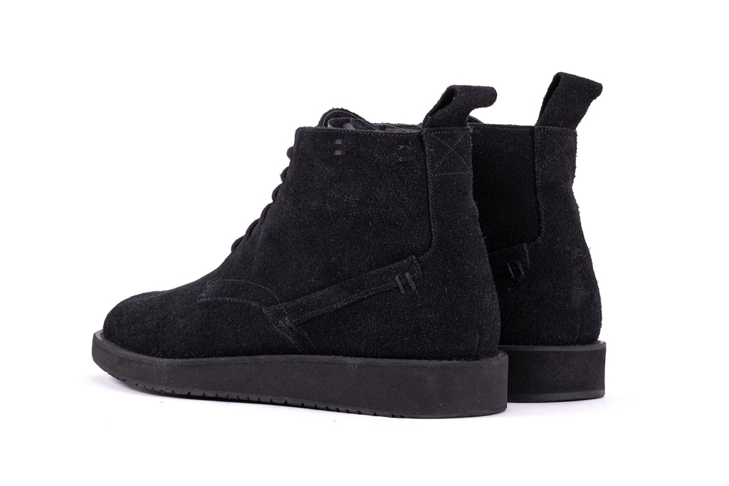 CHESTER Suede Chukka Boots