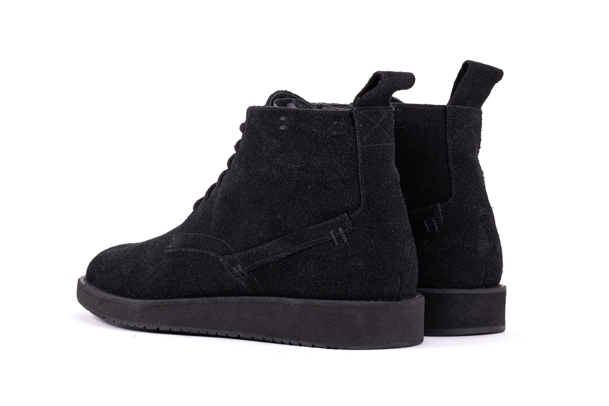 CHESTER Suede Chukka Boots