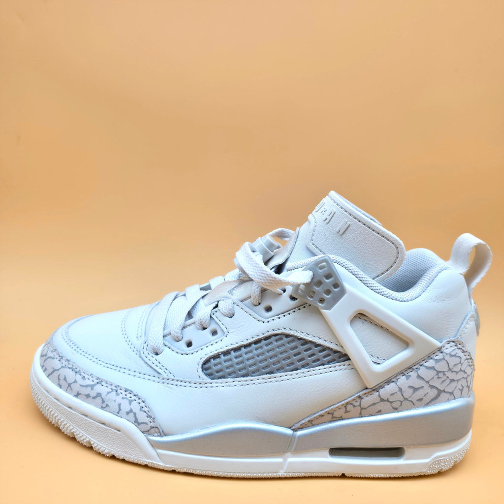Jordan Spizike Low Women’s Trainers Swan Wolf Grey Metallic Silver IR1836-101