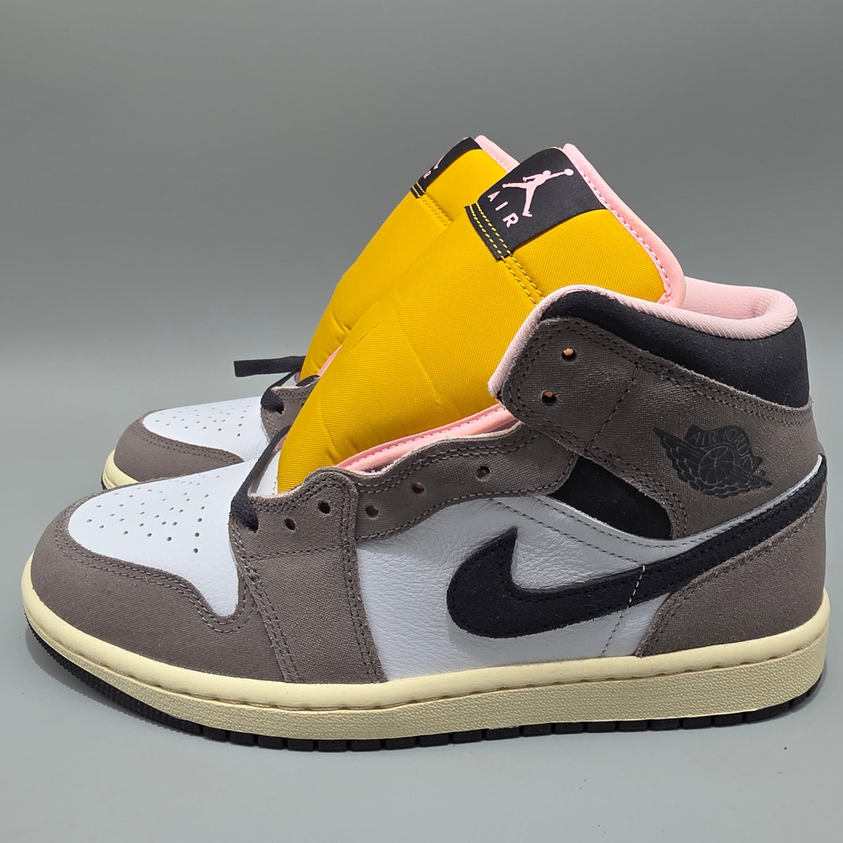 Air Jordan 1 Mid SE Men’s Trainers Cave Stone White HQ2011-100